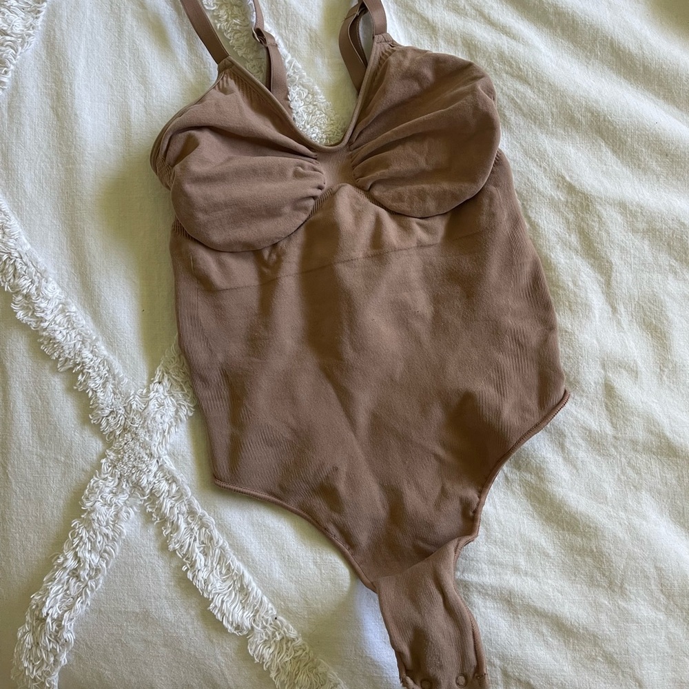SKIMS | Skims fits everybody bodysuit s/m | sculpting Bodysuit